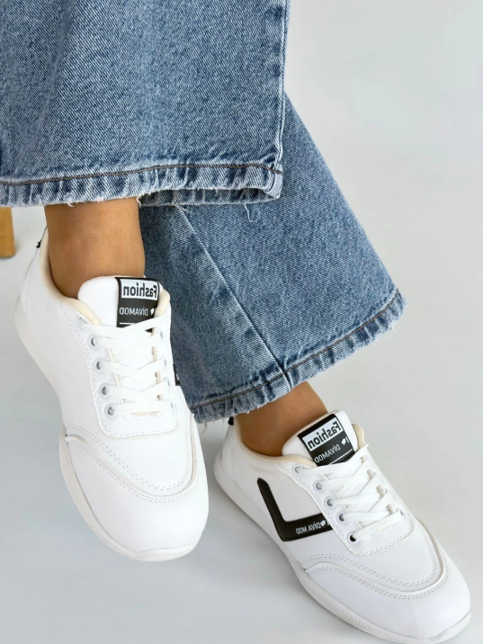 Jowen Beyaz Cilt Siyah Detaylı Bağcıklı Spor Ayakkabı Jowen Beyaz Cilt Siyah Detaylı Bağcıklı Spor Ayakkabı