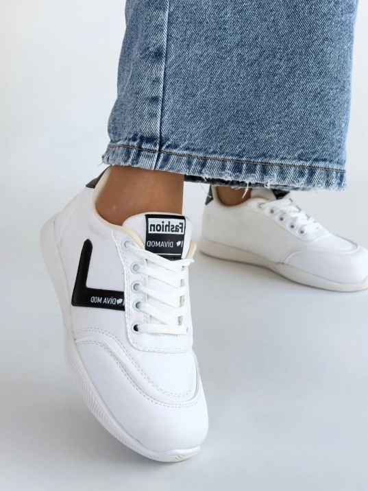 Jowen Beyaz Cilt Siyah Detaylı Bağcıklı Spor Ayakkabı Jowen Beyaz Cilt Siyah Detaylı Bağcıklı Spor Ayakkabı