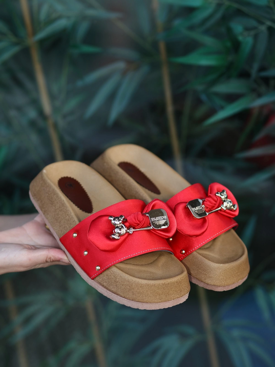 Jude Kırmızı Saten Ayıcıklı Terlik Jude Kırmızı Saten Ayıcıklı Terlik