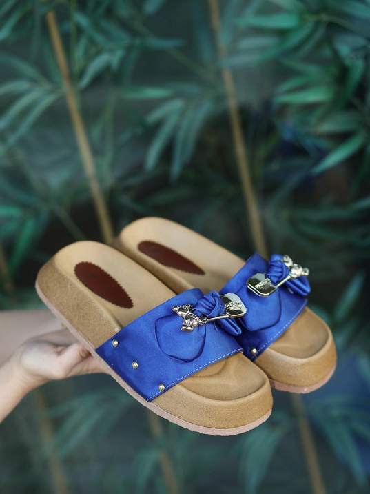 Jude Saks Mavisi Saten Ayıcıklı Terlik Jude Saks Mavisi Saten Ayıcıklı Terlik