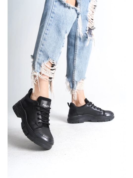 Jule Siyah Cilt Bağcıklı Spor Ayakkabı Jule Siyah Cilt Bağcıklı Spor Ayakkabı