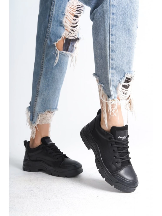 Jule Siyah Cilt Bağcıklı Spor Ayakkabı Jule Siyah Cilt Bağcıklı Spor Ayakkabı