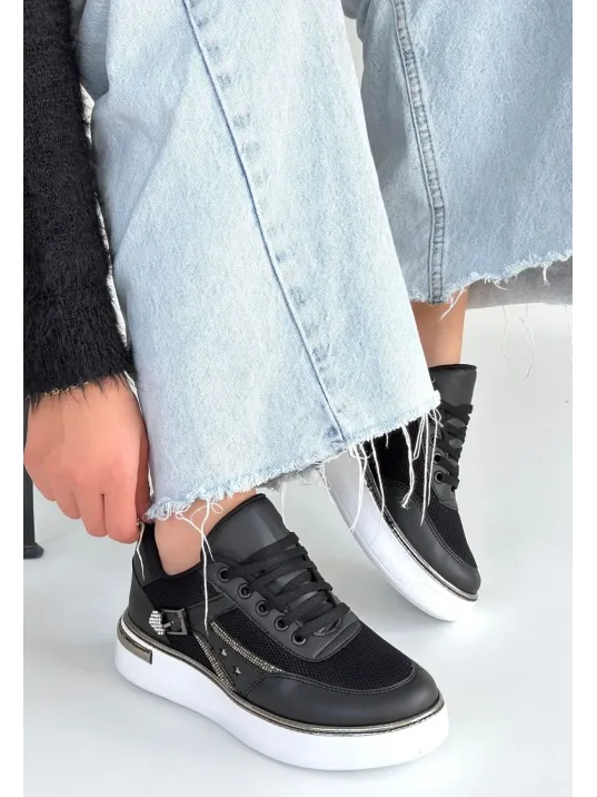 Junda Siyah Cilt Bağcıklı Spor Ayakkabı