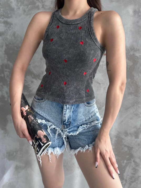 Kalp nakışlı bluz Kalp nakışlı bluz