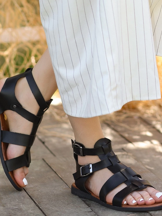 Kamila Siyah Deri Siyah Tabanlı Sandalet Kamila Siyah Deri Siyah Tabanlı Sandalet
