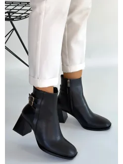 Kanda Siyah Cilt Topuklu Bot