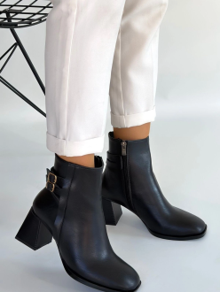 Kanda Siyah Cilt Topuklu Bot