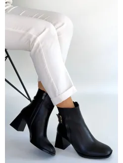 Kanda Siyah Cilt Topuklu Bot Kanda Siyah Cilt Topuklu Bot