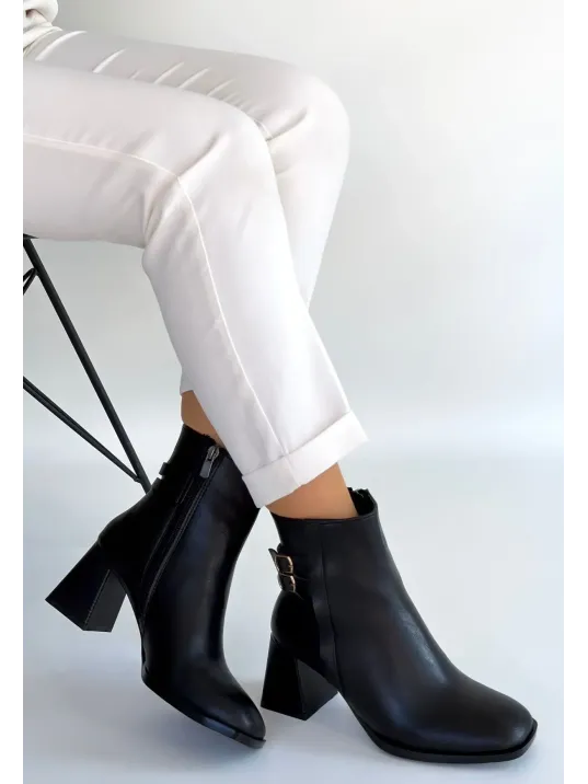 Kanda Siyah Cilt Topuklu Bot