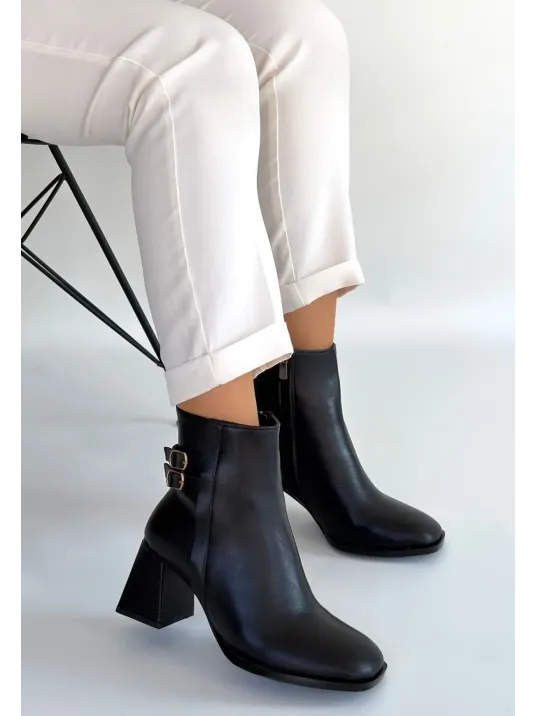 Kanda Siyah Cilt Topuklu Bot