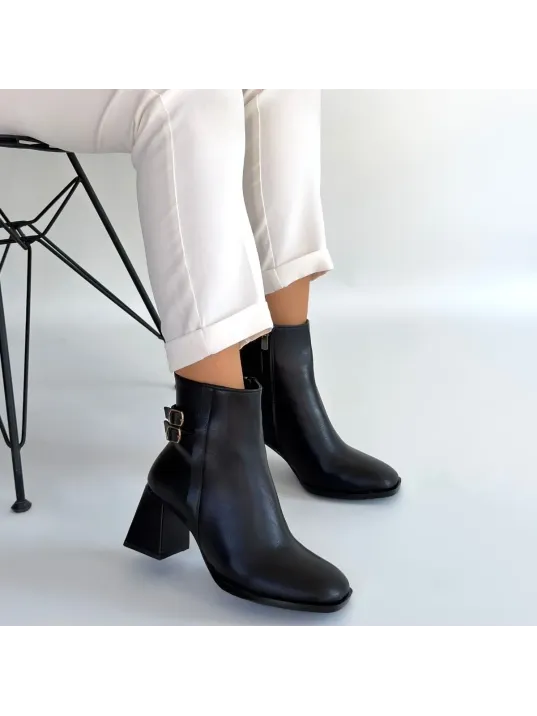 Kanda Siyah Cilt Topuklu Bot
