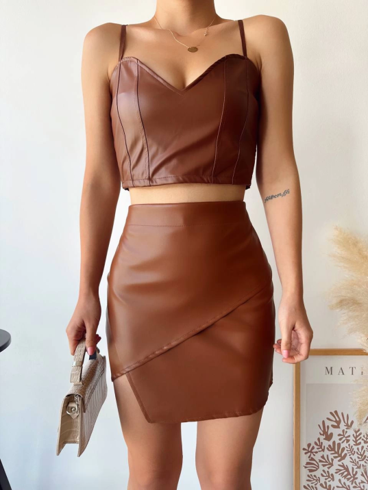 Kapaklı asimetrik model deri etek kahve s240106 Kapaklı asimetrik model deri etek kahve s240106
