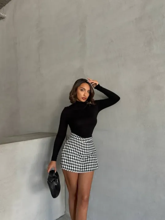 Kapaklı Kaşe Şort Etek Siyah Beyaz Kazayağı H261218