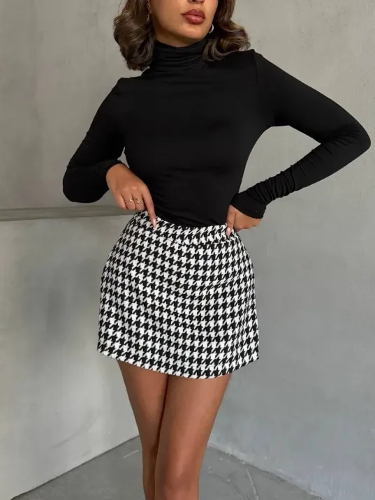 Kapaklı Kaşe Şort Etek Siyah Beyaz Kazayağı H261218