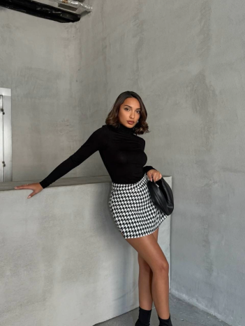 Kapaklı kaşe şort etek siyah beyaz kazayağı h261218 Kapaklı kaşe şort etek siyah beyaz kazayağı h261218