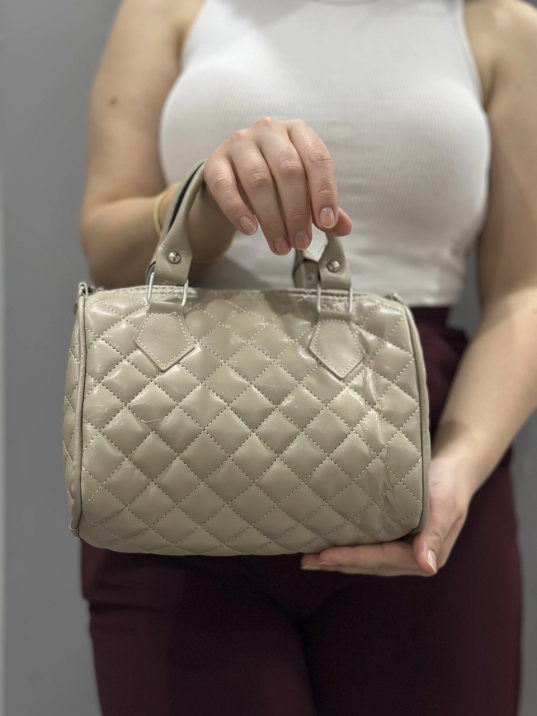 Kapaksız kapitone bej cilt çanta