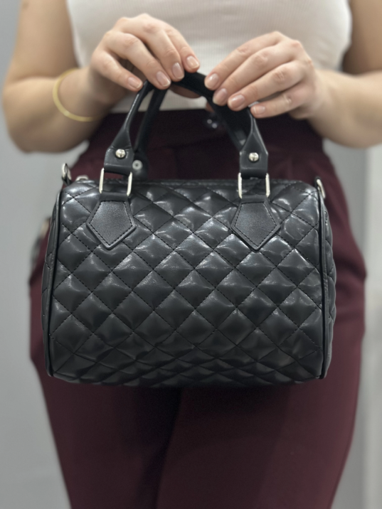 Kapaksız kapitone siyah cilt çanta