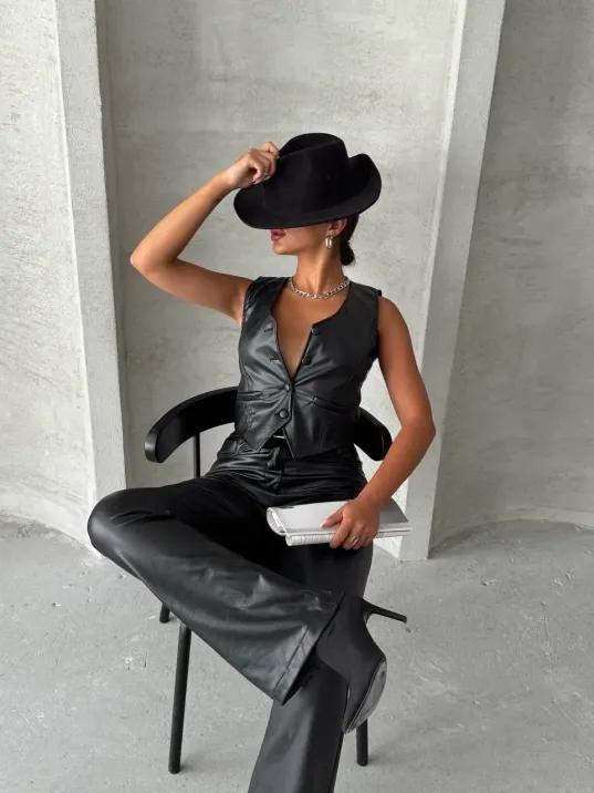 Kaplama Düğmeli Deri Yelek Siyah S24398