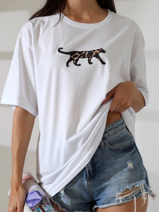 Kaplan nakış işlemeli Oversize tişört Kaplan nakış işlemeli Oversize tişört