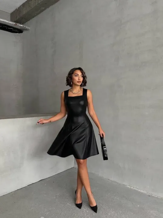 Kare Yaka Deri Elbise Siyah H24442