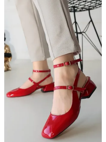 Karmi Kırmızı Rugan Topuklu Kemerli Ayakkabı