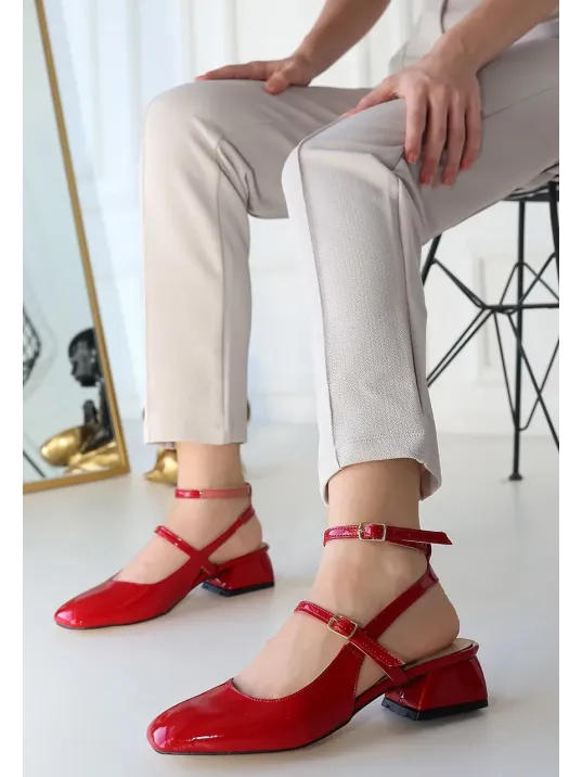 Karmi Kırmızı Rugan Topuklu Kemerli Ayakkabı Karmi Kırmızı Rugan Topuklu Kemerli Ayakkabı