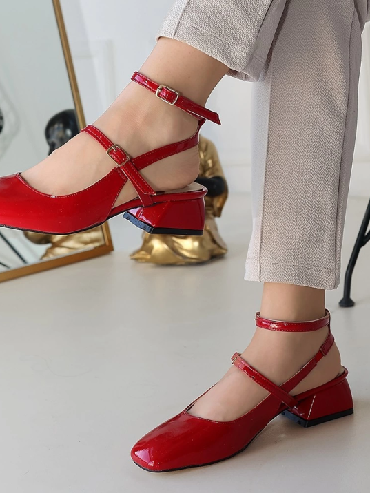 Karmi Kırmızı Rugan Topuklu Kemerli Ayakkabı Karmi Kırmızı Rugan Topuklu Kemerli Ayakkabı