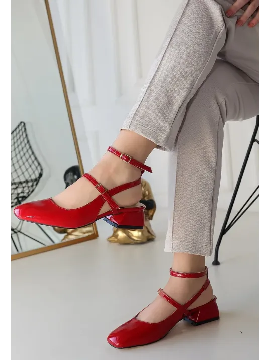Karmi Kırmızı Rugan Topuklu Kemerli Ayakkabı Karmi Kırmızı Rugan Topuklu Kemerli Ayakkabı