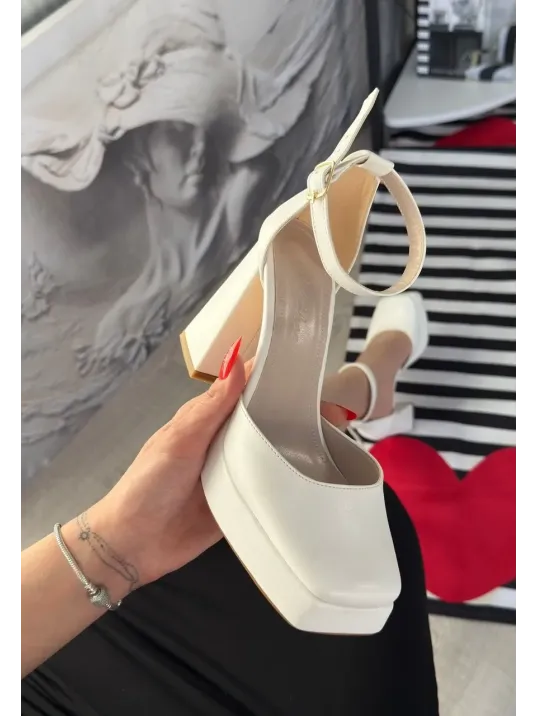Kawer Beyaz Cilt Topuklu Ayakkabı Kawer Beyaz Cilt Topuklu Ayakkabı
