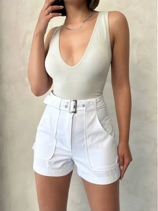 Kemer Detaylı Gabardin Şort Beyaz S25289