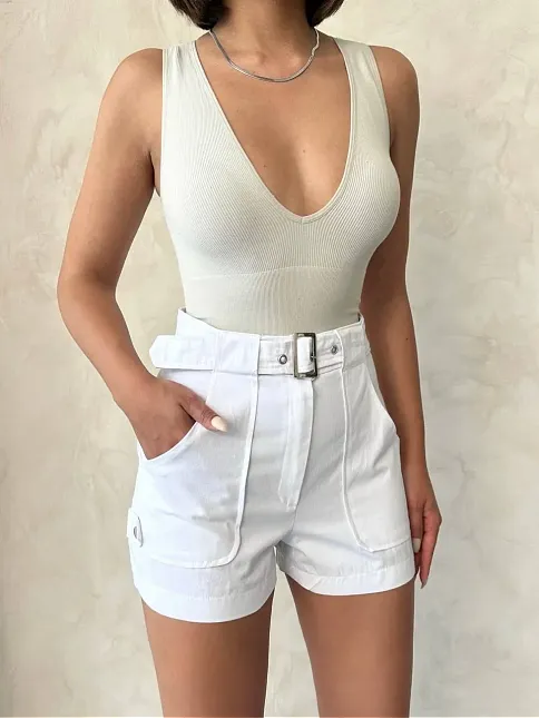 Kemer Detaylı Gabardin Şort Beyaz S25289