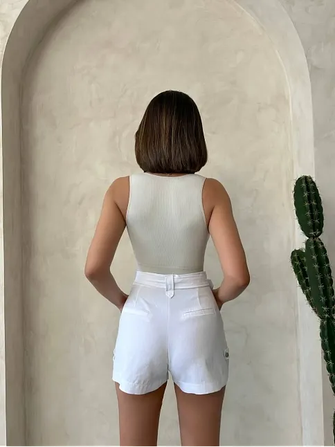Kemer Detaylı Gabardin Şort Beyaz S25289