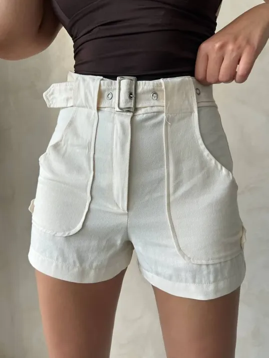 Kemer Detaylı Gabardin Şort Krem S25289