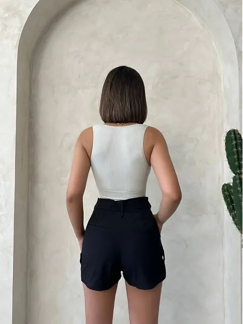 Kemer Detaylı Gabardin Şort Siyah S25289