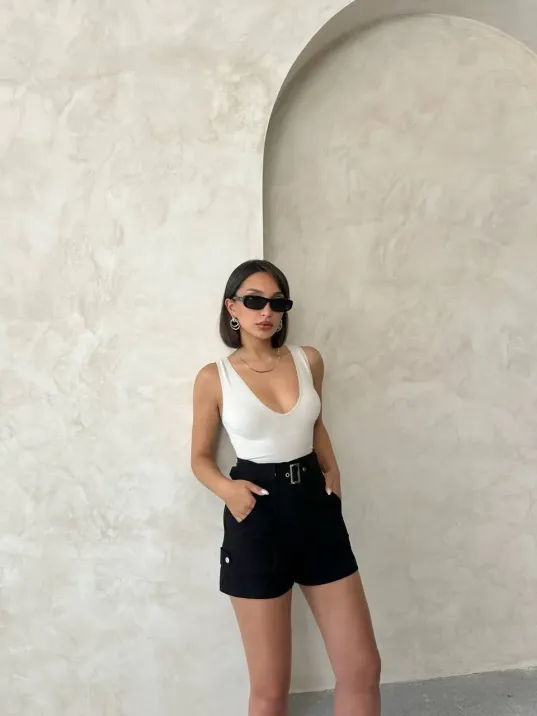 Kemer Detaylı Gabardin Şort Siyah S25289