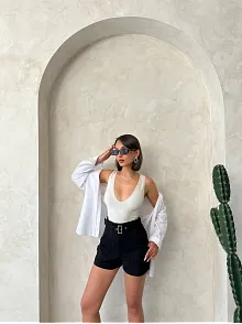 Kemer Detaylı Gabardin Şort Siyah S25289