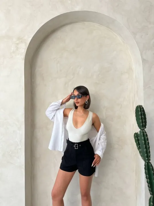 Kemer Detaylı Gabardin Şort Siyah S25289