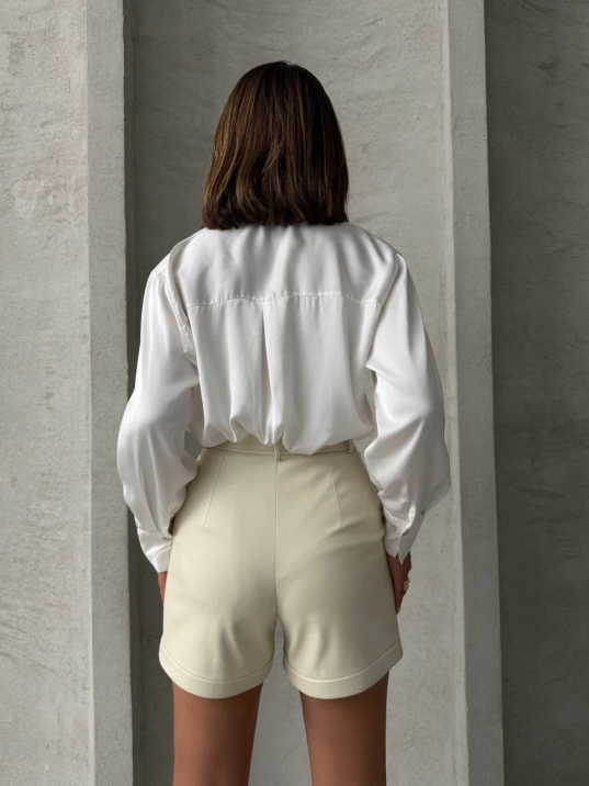 Kemerli deri şort krem h241003 Kemerli deri şort krem h241003