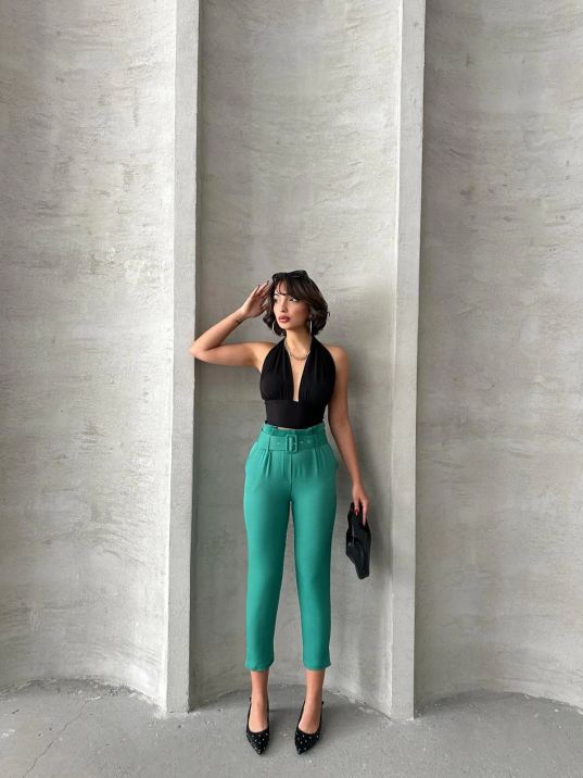 Kemerli havuç pantolon Kemerli havuç pantolon