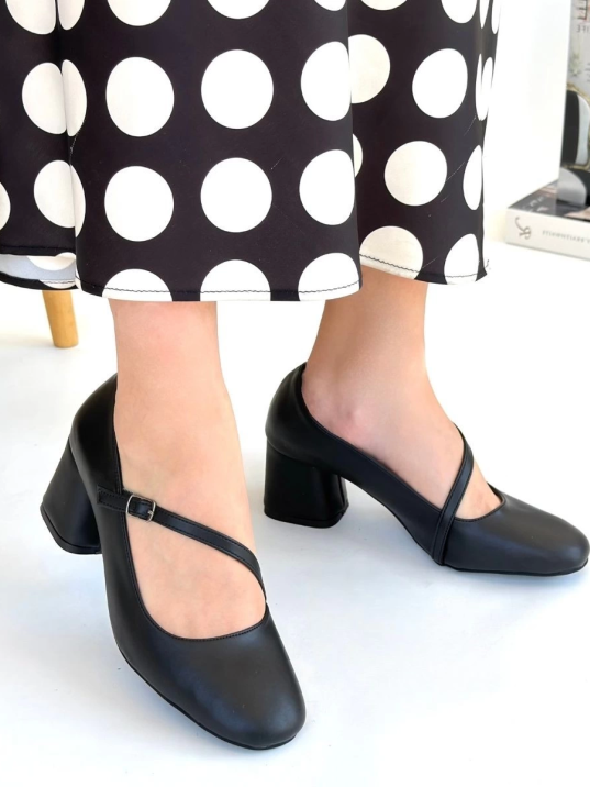 Kier Siyah Cilt Topuklu Ayakkabı Kier Siyah Cilt Topuklu Ayakkabı