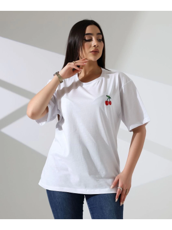 Kiraz işlemeli tişört Kiraz işlemeli tişört