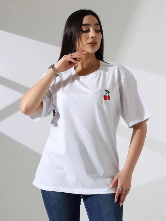 Kiraz işlemeli tişört Kiraz işlemeli tişört