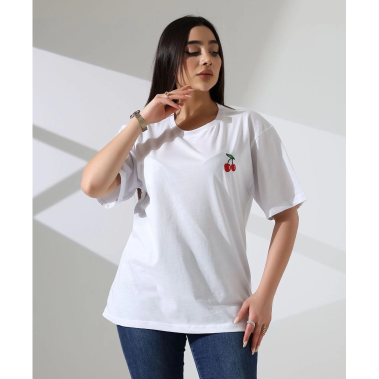 Kiraz işlemeli tişört Kiraz işlemeli tişört