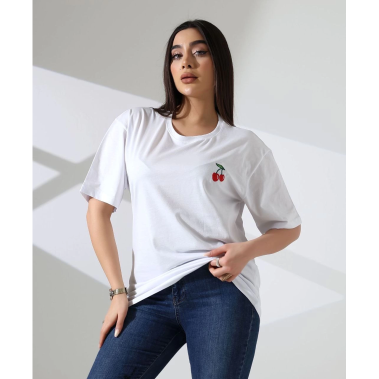Kiraz işlemeli tişört Kiraz işlemeli tişört