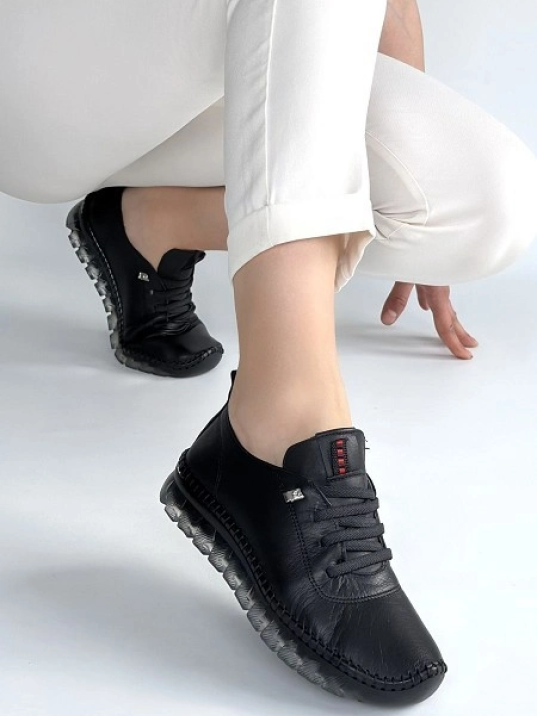 Kitta Siyah Deri Bağcıklı Spor Ayakkabı