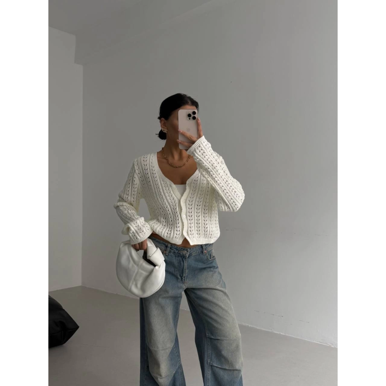 Küçük düğmeli küçük örgülü triko hırka beyaz Küçük düğmeli küçük örgülü triko hırka beyaz