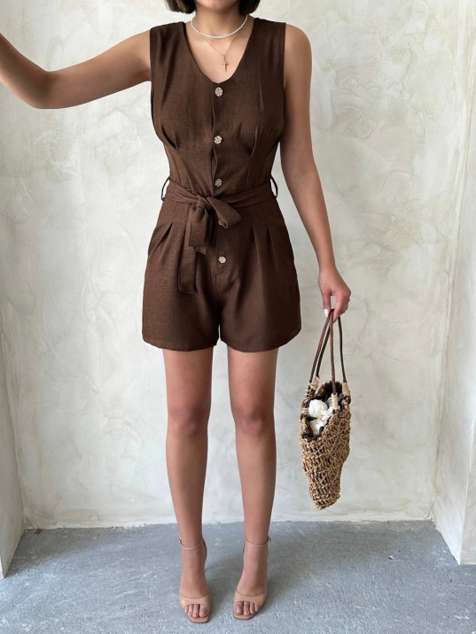 Kuşaklı şortlu tulum Kuşaklı şortlu tulum