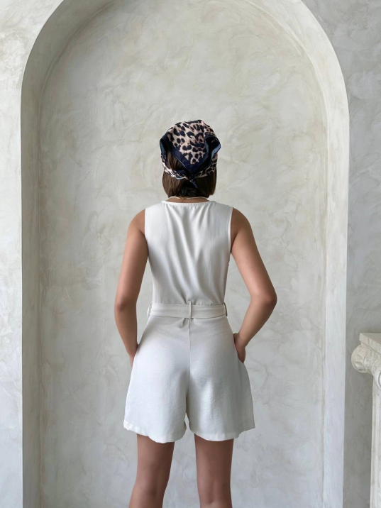 Kuşaklı şortlu tulum Kuşaklı şortlu tulum