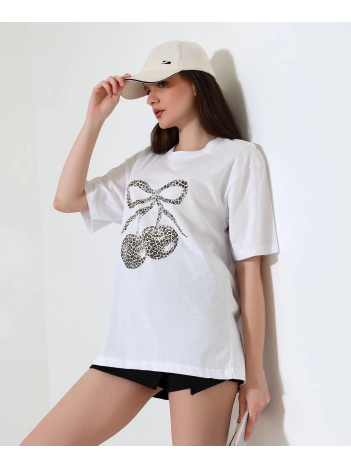 Leopar desenli kiraz baskılı tişört Leopar desenli kiraz baskılı tişört