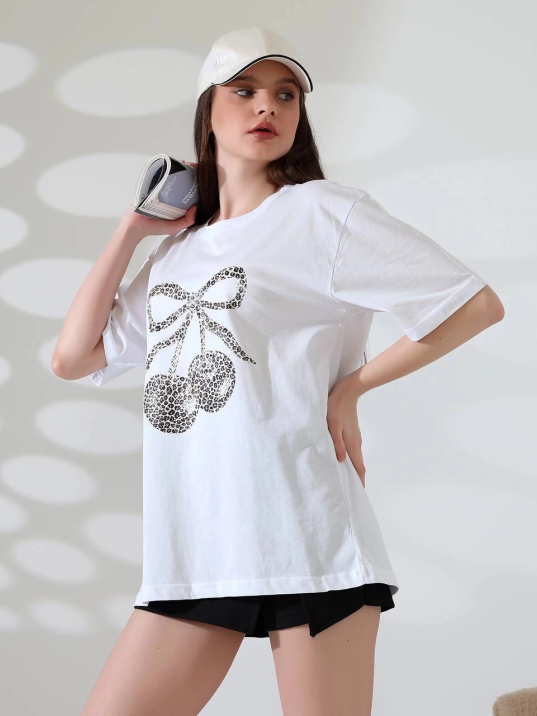 Leopar desenli kiraz baskılı tişört Leopar desenli kiraz baskılı tişört